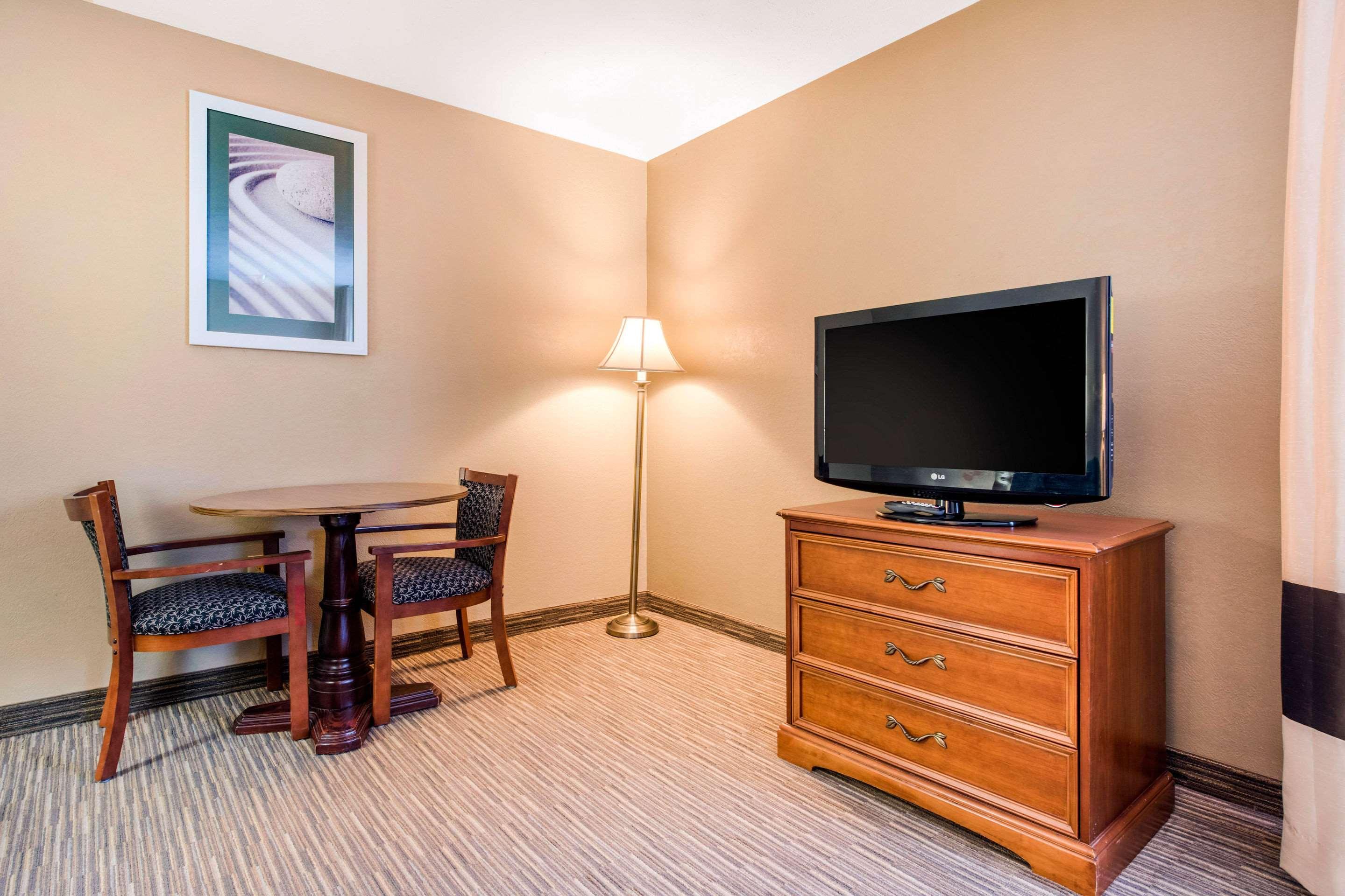 Quality Inn & Suites New Castle Extérieur photo